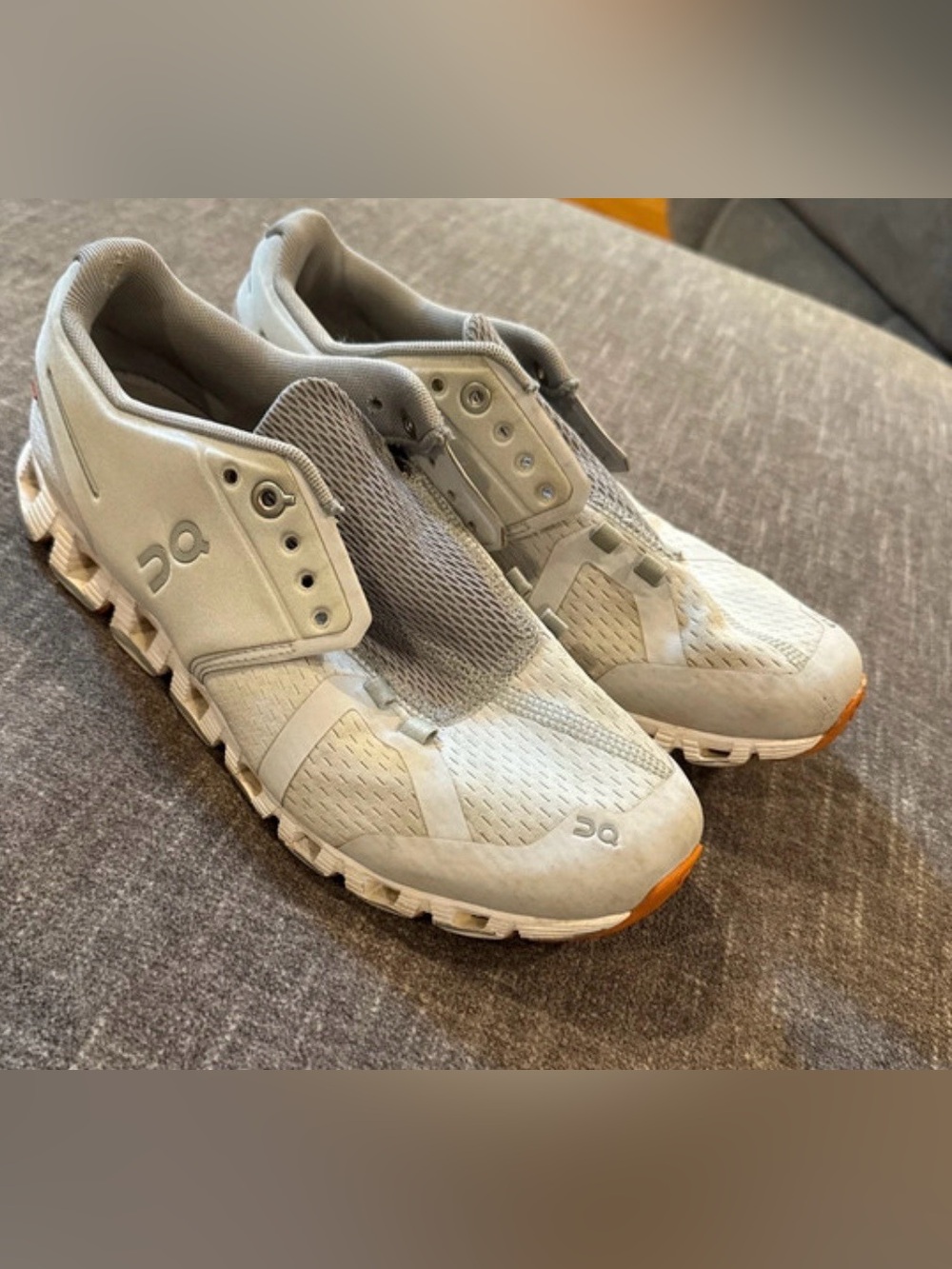 Women’s size 8 on cloud Sneakers - Breathable Performance shoe strings included